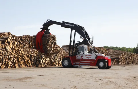 SVETRUCK TMF Holzstapler mit Rundholzgreifer